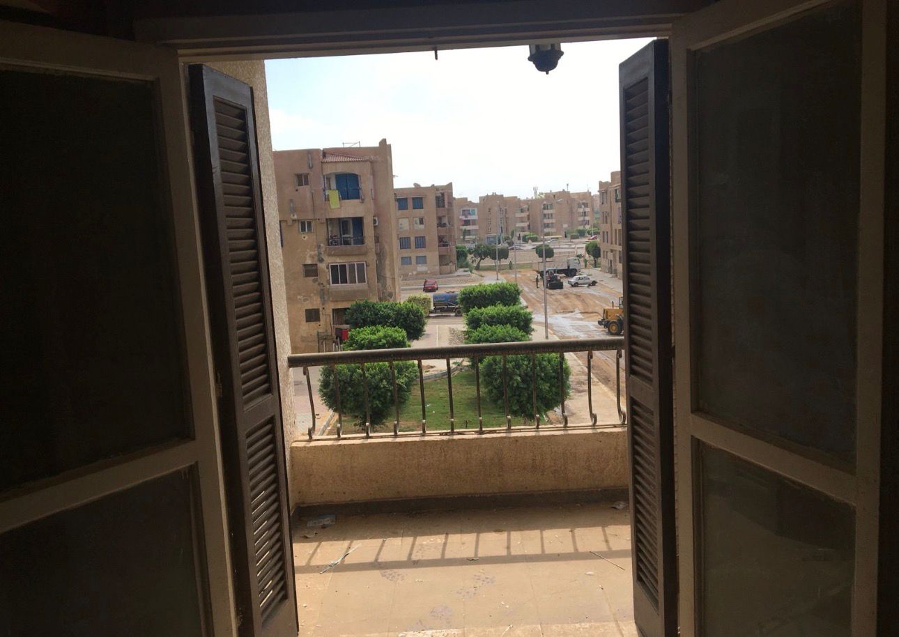 شقه للبيع متفرعات جمال عبد الناصر  بميدان الدكتور محمد مشالي- الشروق