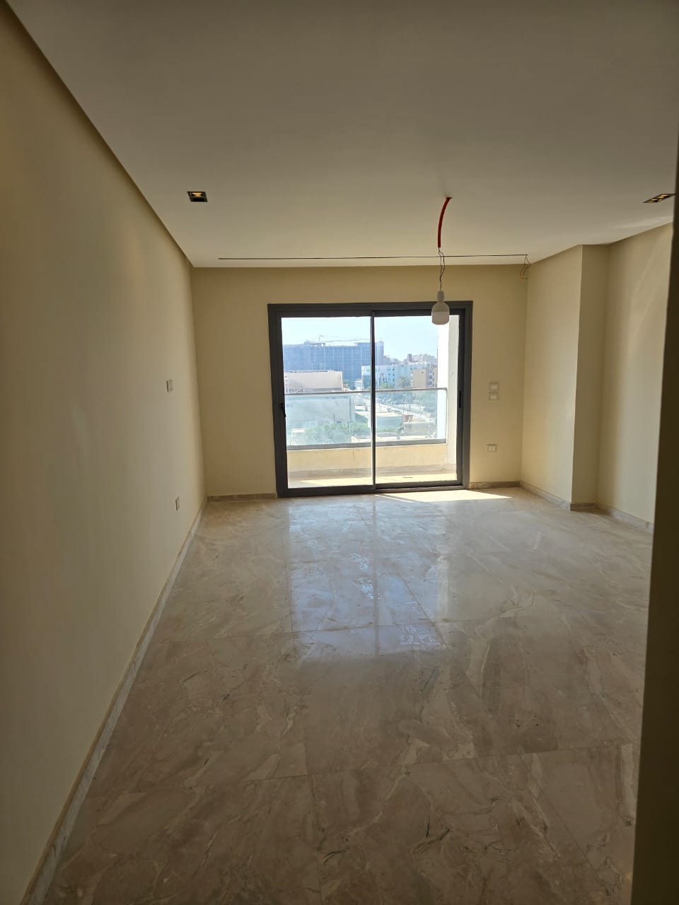 فرصة مميزة لامتلاك شقة سكنية في مشروع فالوري / (سكني وتجاري وإداري) بموقع استراتيجي في شارع الثورة، مصر الجديدة